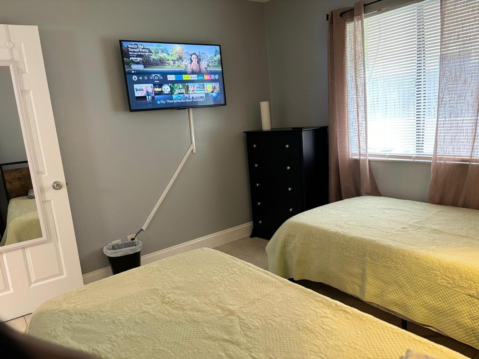 Coastal Breeze - 2Br Apartment غرب شاطئ بالم المظهر الخارجي الصورة