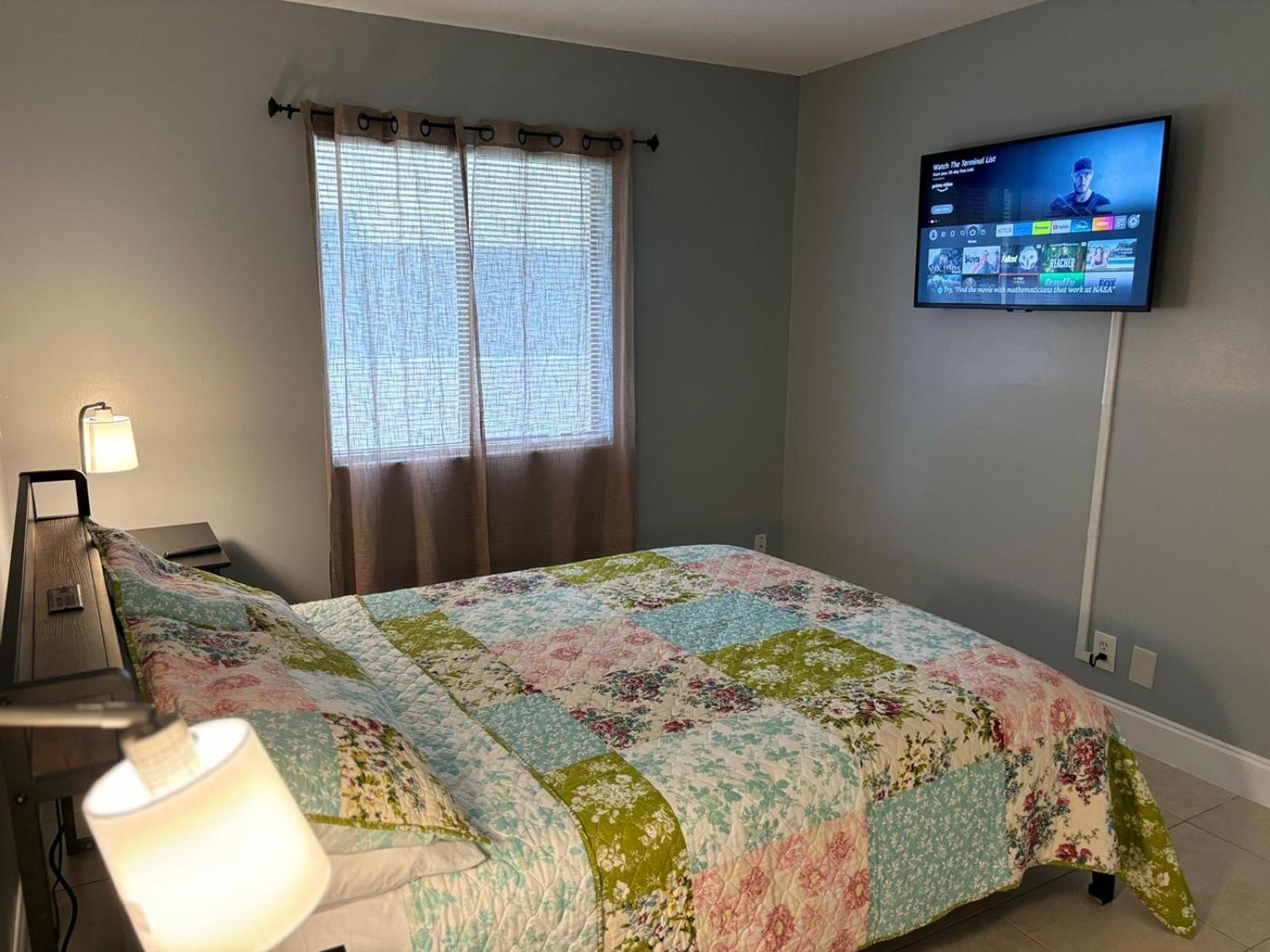 Coastal Breeze - 2Br Apartment غرب شاطئ بالم المظهر الخارجي الصورة